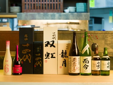 今飲み頃の地酒をはじめ、こだわりの酒をセレクト