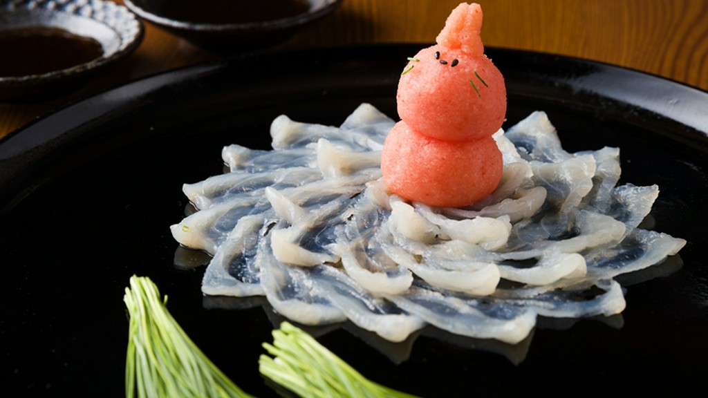 繊細な職人技が冴える一皿。一年を通して楽しめる『とらふぐ刺』