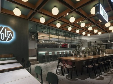 オシャレな雰囲気だけど、肩肘張らずに寛げるデートに