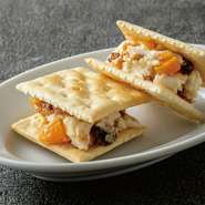 rum-scented cheese sandwich