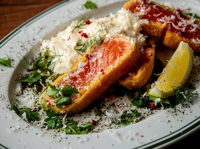 外はサクッ、中はしっとり『サーモンのレアカツ　タルタルと』