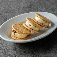 rum-scented cheese sandwich
