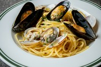 oil pasta with mussels & clams

ピッツァ食べ放題＆ミニサラダ付