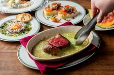 贅沢な全14品のコースです。