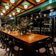 「自分自身やスタッフが、まずは楽しく、心からの笑顔で接客できるよう心がけています。お客様に喜んでいただくという初心を忘れることなく、料理もサービスも日々挑戦中です」とシェフ。
