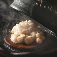 焼き方がわからないというお客様のお声から誕生した『炙りホルモン』。ホルモンの良さを最大限に引き出し、炙るだけで食べられます。