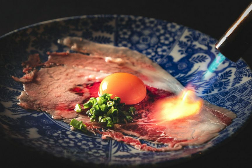 名物至福の炙りユッケ