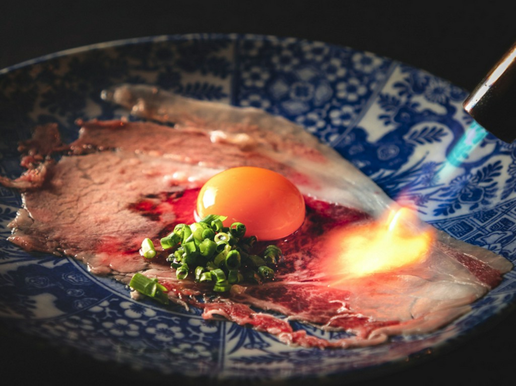 名物至福の炙りユッケ