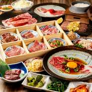 焼肉の新たな境地へと誘う「萬開コース」
厳選された極上肉と希少部位を惜しみなく揃え、贅を尽くした最高の焼肉体験をお届けします。味わいの深み、食感の妙、香りの余韻、すべてが調和した、焼肉の真髄を感じられる極上のコースです。