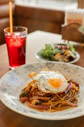 懐かしくて新しい名作パスタ『Tomt特製バルサミコナポリタン』