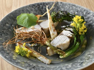 旬魚介＆季節野菜のおいしさを満喫できる『鮮魚のポワレ』