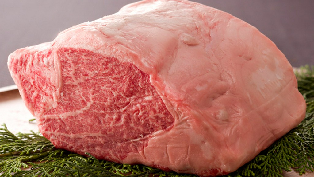 目の前の鉄板で焼き上げる北海道産を主とした黒毛和牛ステーキがメインのフルコース。