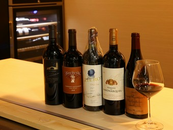 お気に入りで乾杯。ワインも持ち込みも可