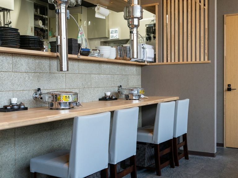 大人の焼肉デートにピッタリ。肩を並べるカウンターデート