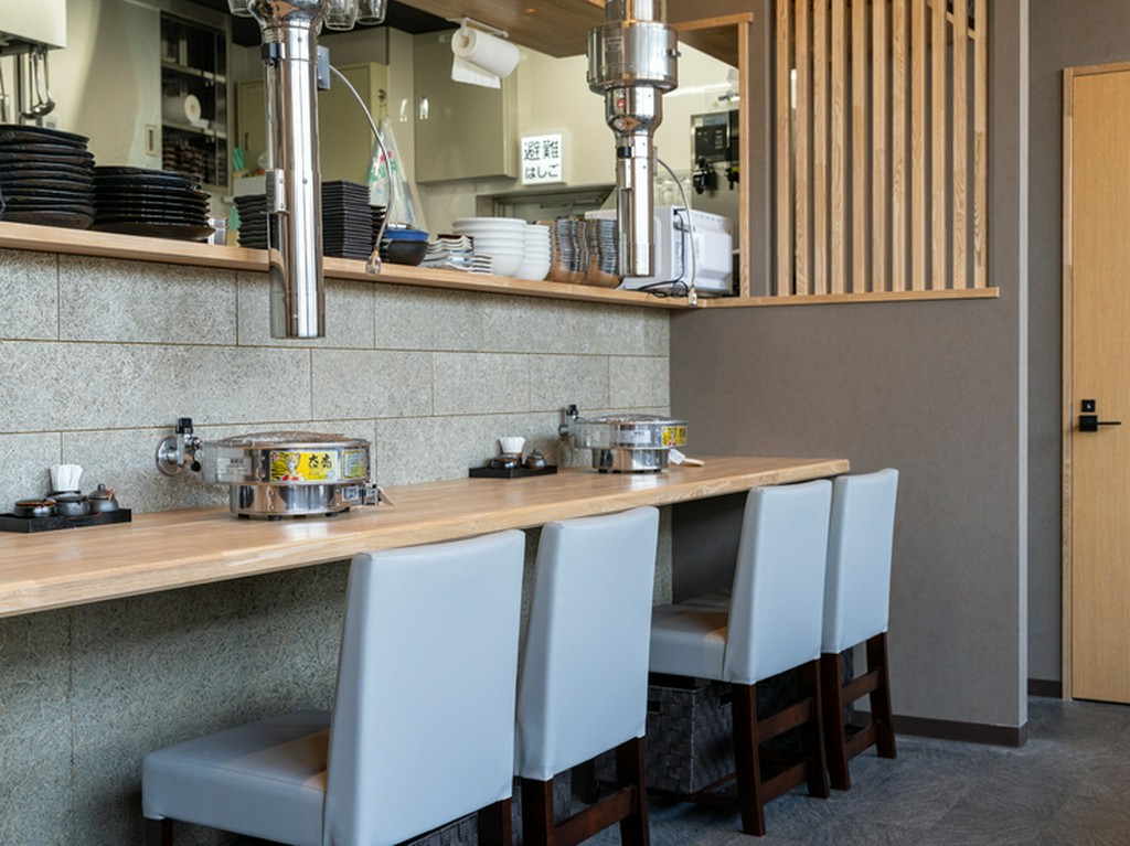 大人の焼肉デートにピッタリ。肩を並べるカウンターデート