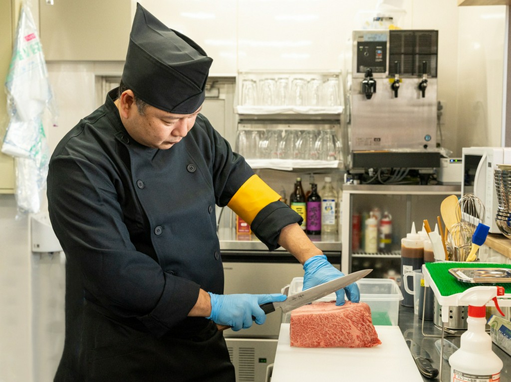 丁寧な説明と楽しいコミュニケーション。笑顔で“おもてなし”