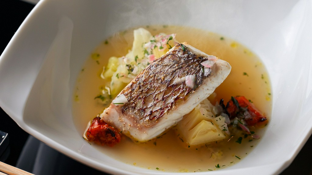 四季折々の食材のおいしさをフレンチベースの新趣向の皿で披露