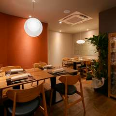 自然素材や古代の色に優しく包まれた和モダン空間でくつろげる