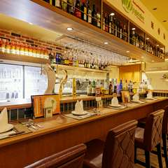 一人から気軽に楽しめるエスニック。カウンターで一杯もオススメ