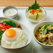 食材も本格派にこだわり、厳選された食材を現地より直輸入。多彩なスパイスとハーブをふんだんに使った個性豊かな料理の数々で、ゲストの心も体も満たしてくれます。
