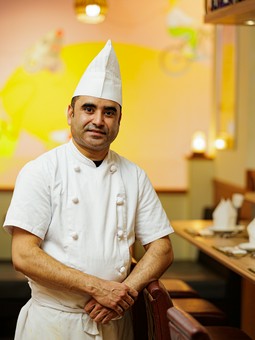 本場のシェフが手掛けるインド料理も必見