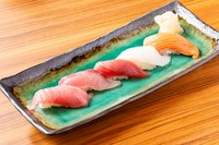 20種類以上の丼メニューの他、ランチ限定のお得なちょい足しメニューも充実！ランチタイムのお食事はもちろん、お昼宴会などもお気軽にご相談ください！