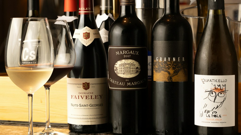 店の料理に合うワインが充実し、バー利用も楽しい趣向が行き届く