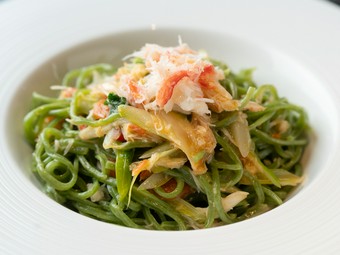 心を揺さぶる美味『青のりの自家製パスタ ズワイガニのソース』