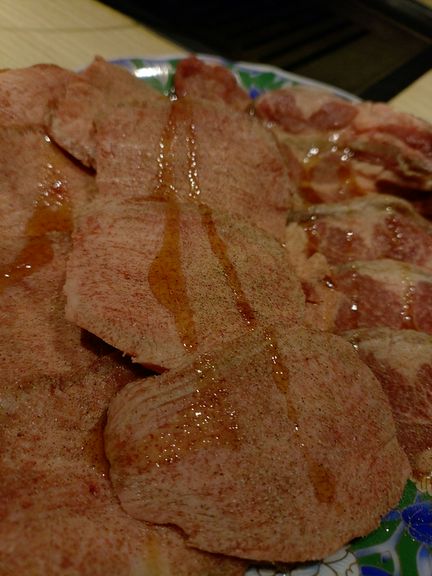 人気メニュー。タン特有の旨みや食感を、たっぷりと盛り合わせで楽しめる一皿『牛タン盛』