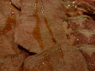 人気メニュー。タン特有の旨みや食感を、たっぷりと盛り合わせで楽しめる一皿『牛タン盛』