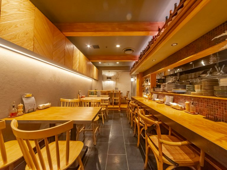 友人同士での楽しい食事に。女子会利用も歓迎の空間