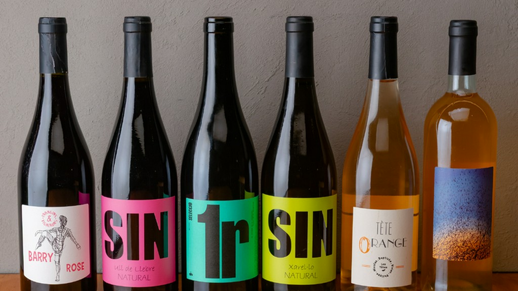 自然派ワインをはじめ、和酒洋酒と豊富なドリンクを常備