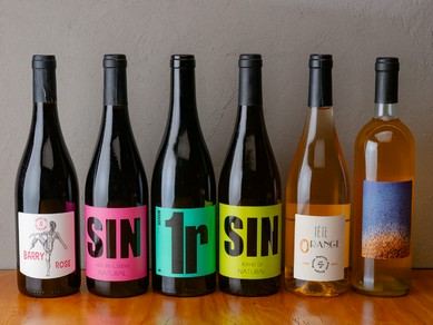 自然派ワインをはじめ、和酒洋酒と豊富なドリンクを常備