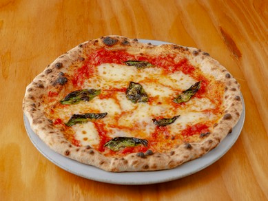 窯焼きの本格派。王道ピッツァ『マルゲリータ』