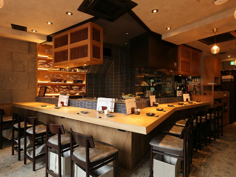 いつもの一軒に。お一人様も楽しいカウンター席