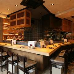 いつもの一軒に。お一人様も楽しいカウンター席