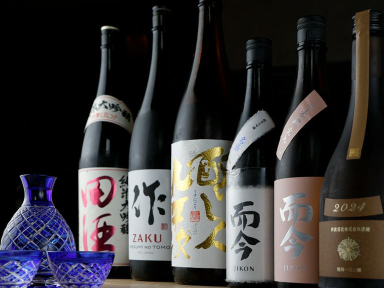 全国の稀少な日本酒をはじめ、多彩なお酒を用意