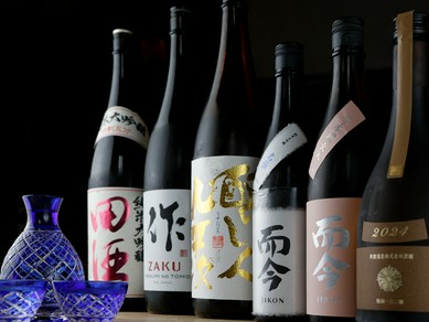 全国の稀少な日本酒をはじめ、多彩なお酒を用意