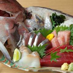 日毎異なるおいしさは、通う楽しさに。各市場より仕入れた食材