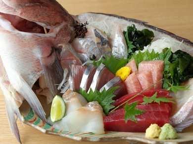 日毎異なるおいしさは、通う楽しさに。各市場より仕入れた食材