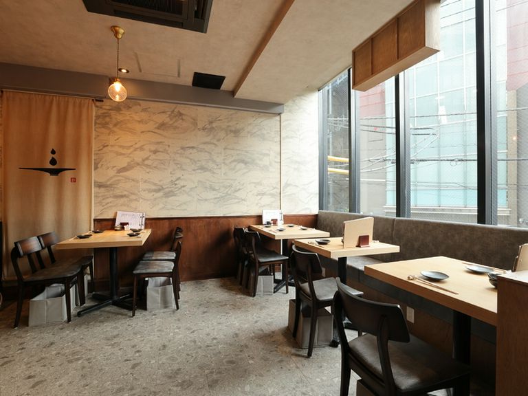 仲間同士やパートナーとの“いつもの一軒”にも最適なお店