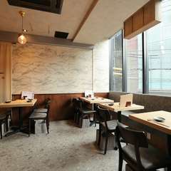 仲間同士やパートナーとの“いつもの一軒”にも最適なお店