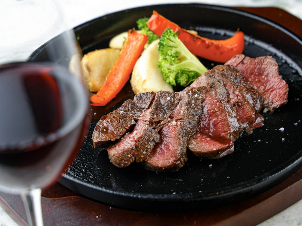 ワインと楽しみたい『和牛ヒレ肉のステーキ』