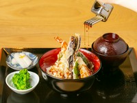 揚げたてをお届け。ボリュームたっぷりの『天丼』