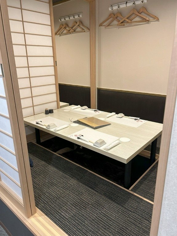 落ち着いた雰囲気の掘りごたつ個室と完全個室