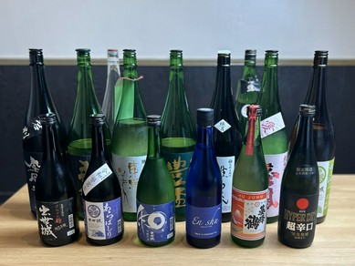 定番のお酒の他に、毎月有名酒屋さんが監修する日本酒を提供
