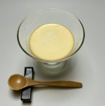 割烹居酒屋店が自慢をもってお勧めするプリンです。甘さのあとにしょっぱさを感じたと思ったら味噌の香りが通っていきます。