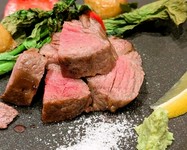 色々な部位を用意
サーロイン、ランプ、トモサンカク
＊仕入れによりご用意できる部位変わります。
写真の部位：ランプ