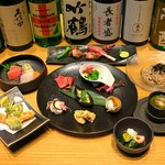 四季折々の旬の食材をバランスよく仕立てた、当店の基本となるスタンダードな和食コースです。約20種類の飲み放題付きになります。