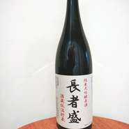 純米熟成原酒を約一年酒蔵で寝かせました。
柔らかいうまみが低温貯蔵により、まろやかさを加えた旨味になって登場。